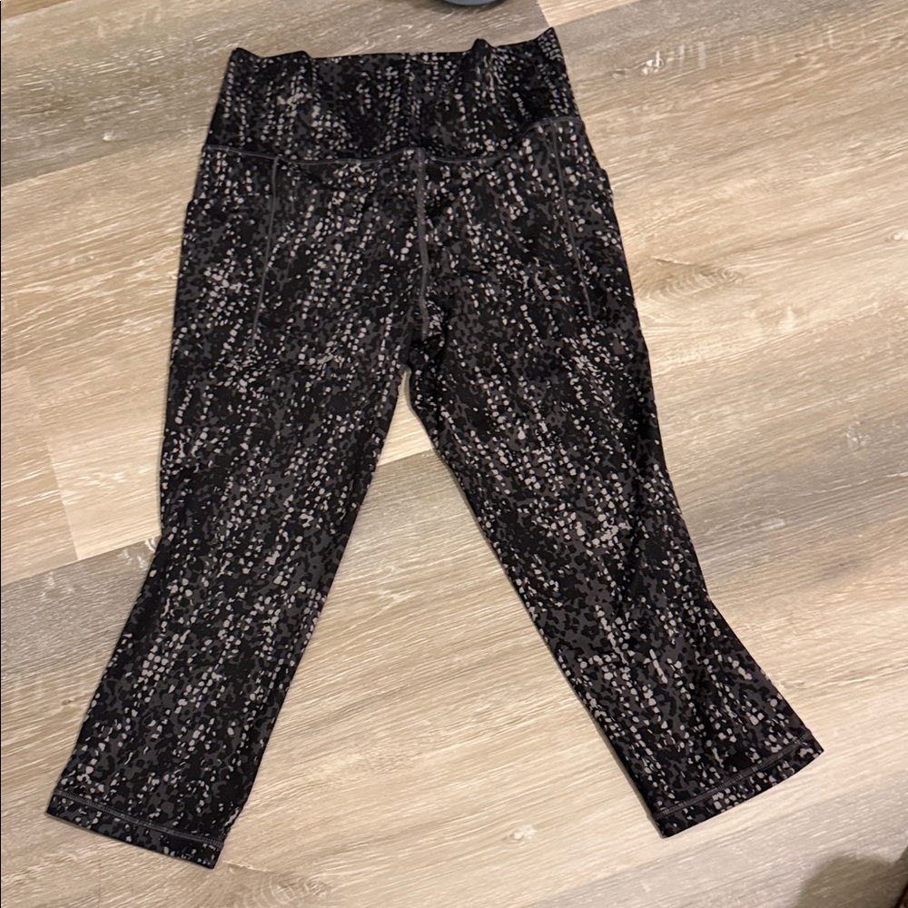 Athleta Black and White Capri Leggings